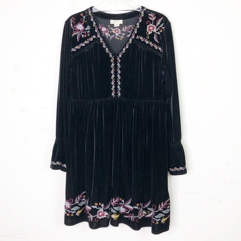 𝅺Style & Co petite velvet embroidered black dress